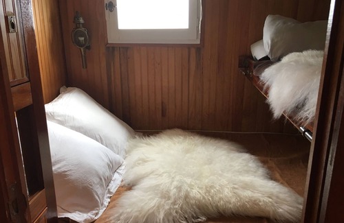 Lege-Cap-Ferret Boat Rental | The Floating Villa of Ferret