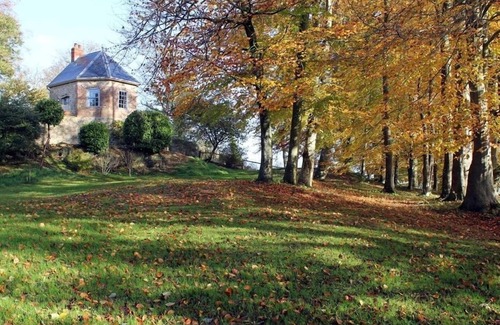 Corton Cottage | THE FOLLY AT CASTLEBRIDGE, pet friendly, with open fire in Mere