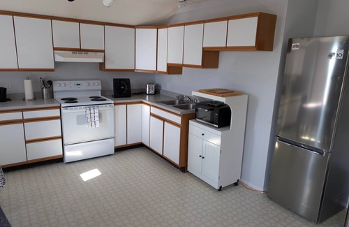 Alert Bay Apartment | The Founder's Vista Suite, Spacious, Panoramic Ocean Views