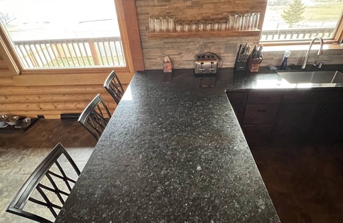 Ennis House | The Fox Den on Ennis Lake