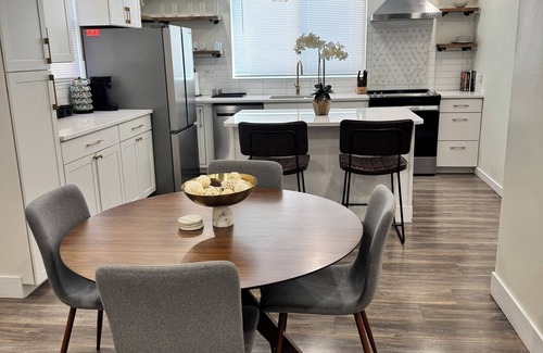 West Columbus House | The Franklinton Get Away | 3-Bdr Home Mins From Downtown Columbus