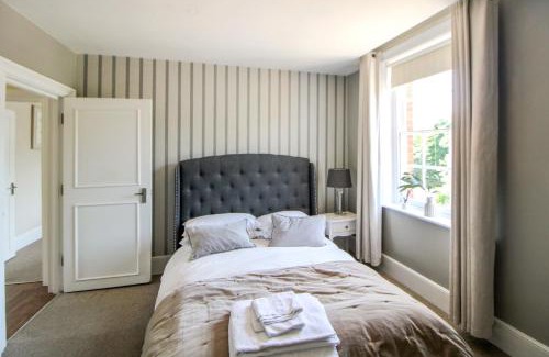Basingstoke Apartment | The Fraya Suite at Sterling house Short Stays