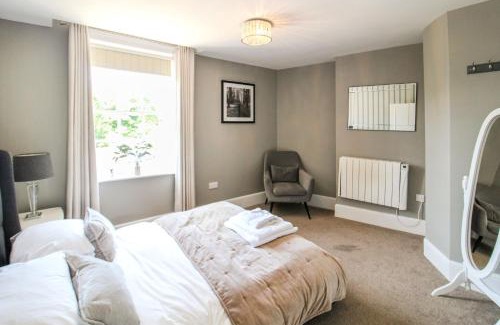 Basingstoke Apartment | The Fraya Suite at Sterling house Short Stays