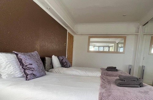 Peterborough House | The Fulbridge House by Incredible Stay