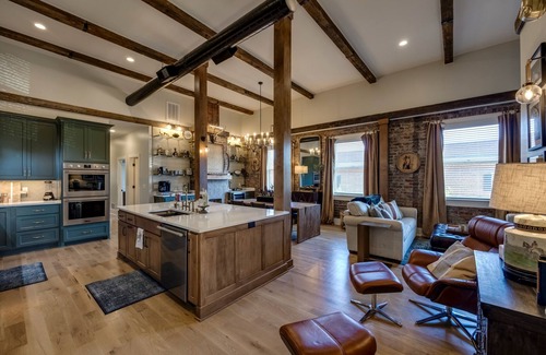 Bardstown Apartment | The Full Proof Penthouse in Downtown Bardstown walking to restaurants & shops.