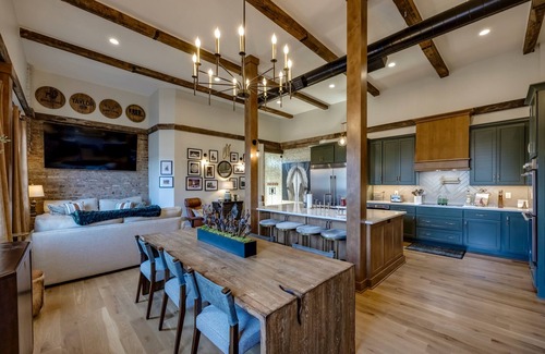 Bardstown Apartment | The Full Proof Penthouse in Downtown Bardstown walking to restaurants & shops.