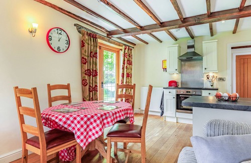Newton Saint Cyres Cottage | THE FURROW, pet friendly, country holiday cottage in Tedburn St Mary