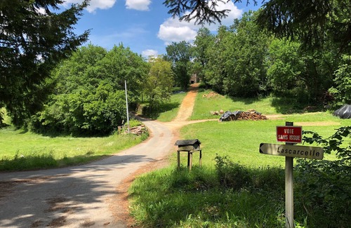 Cuzorn House | The Gîte de Lescarcelle near Château de Bonaguil