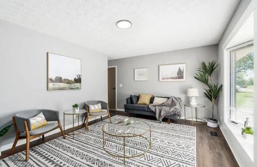 Royal Manor House | The Gahanna Cabana Hot Tub 5BR