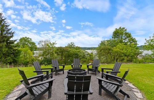 Hammondsport House | The Gallagher House - Speakeasy Firepit Lakeview