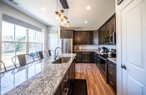 Leesburg Villa | The Garage Mahal w/Hot Tub