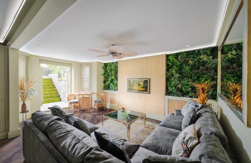 Seafront Apartment | The Garden Flat