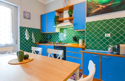 Reggio nell'Emilia Apartment | ⭐️⭐️⭐️⭐️⭐️ THE GARDEN - Old Town - Free Parking + Wi-Fi