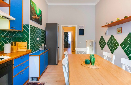 Reggio nell'Emilia Apartment | ⭐️⭐️⭐️⭐️⭐️ THE GARDEN - Old Town - Free Parking + Wi-Fi