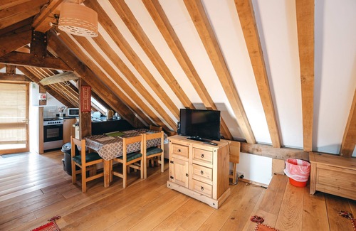 Eaton Mascott Cottage | THE GARDEN ROOM ,RYTON GRANGE - sleeps 2 guests in 1 bedroom