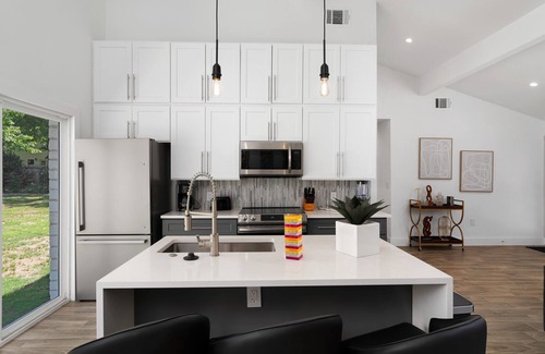 McNeil House | The Gateway 6BED 2 Houses GameRoom Pool