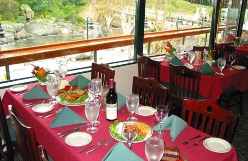 Three Rivers Cabin | The Gateway Restaurant & Lodge
