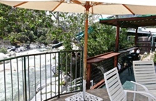 Three Rivers Cabin | The Gateway Restaurant & Lodge