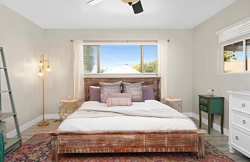 Loma Portal House | The Gathering Place - Guest Favorite with Huge Yard