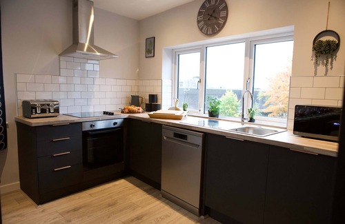 Trafford Apartment | The Gathering Sale - Sleeps Up To 22