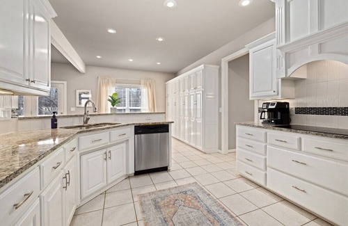 Bentonville House | The Genesis - Bike Friendly - Hot Tub - Sleeps 15