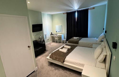 Battle Hotel | The George Hotel