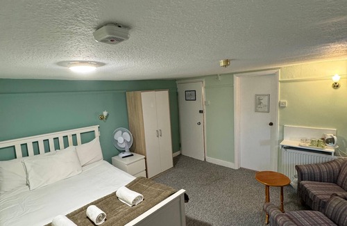 Battle Hotel | The George Hotel