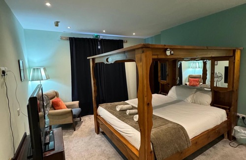 Battle Hotel | The George Hotel