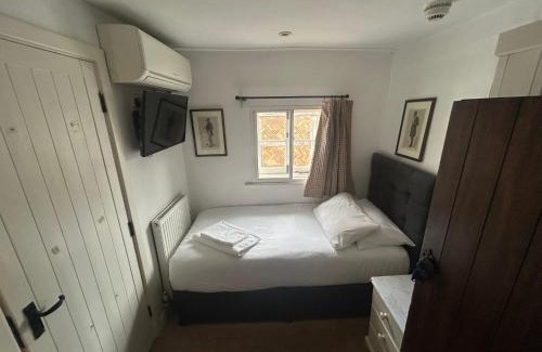 Henfield Hotel | The George Hotel