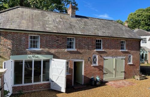 New Forest District House | The Georgian Coach House:New Forest with hot tub