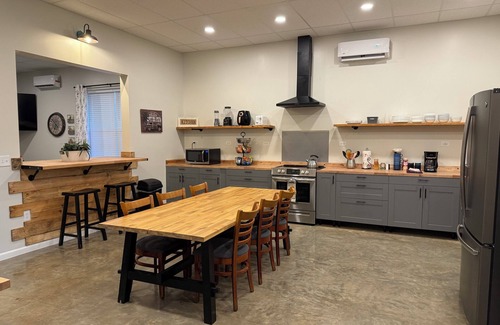 Oxford House | The Gig - Amazingly Unique Space Comfortably Sleep 12+ only 10 min from Oxford