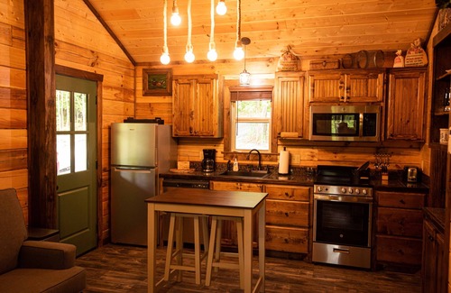 Harriet Cabin | The Gilead Log Cabin