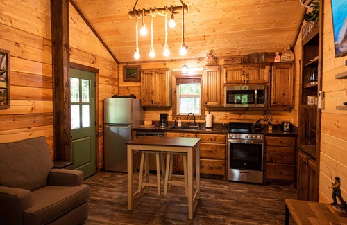 Harriet Cabin | The Gilead Log Cabin