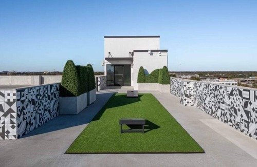 Washington Ave./ Memorial Park Condo | The Glass Palace- Houston/Galleria