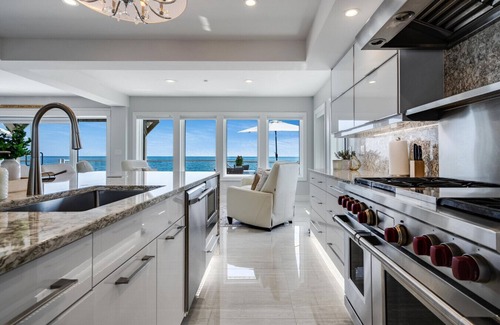 Wheatley House | The Glasswater Lake Estate surrounded by Natural Conservation Areas