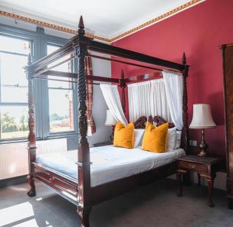 Bartestree Hotel | The Godwins