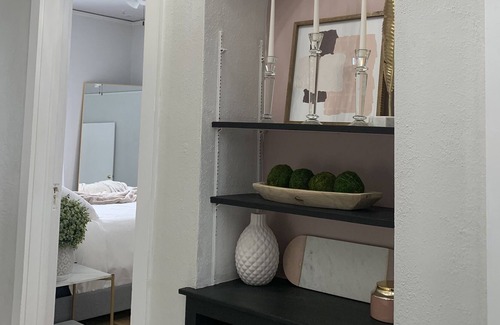 Midtown House | The Golden Getaway! Near Zoo, CHI Event center, TD Ameritrade and Nightlife!