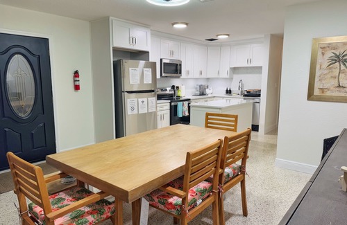 Flor-a-mar House | The Golden Pelican – Your Waterfront Escape in Gulf Harbors