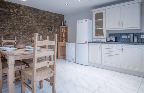 Kilgetty Cabin | The Granary - 3 Bedroom Cottage - Langdon Farm