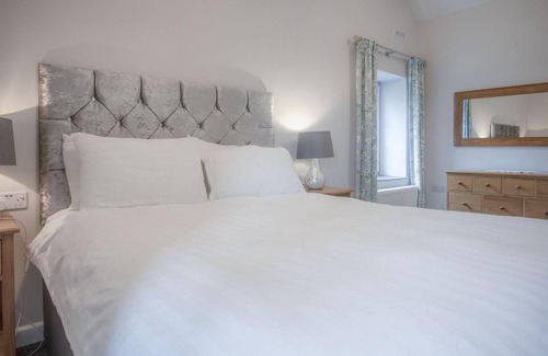Kilgetty Cabin | The Granary - 3 Bedroom Cottage - Langdon Farm