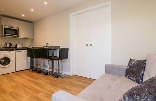 Bodmin House | THE GRANARY, family friendly, with a garden in Bodmin