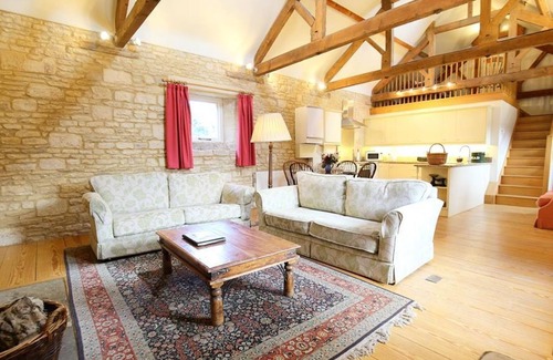 Bourton House | THE GRANARY, pet friendly, with open fire in Bourton-On-The-Water