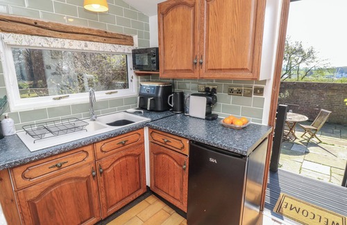 Freshwater Cottage | THE GRANARY, romantic, with hot tub in Freshwater