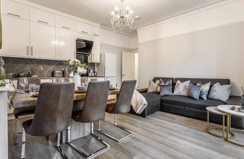 Edgware Apartment | The Grand Edwardian 3 Bedroom Apartment