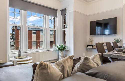 Edgware House | The Grand Edwardian 3 Bedroom Apartment