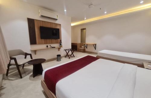 Surat Hotel | The Grand Murli Hotel, City Light Road, Surat