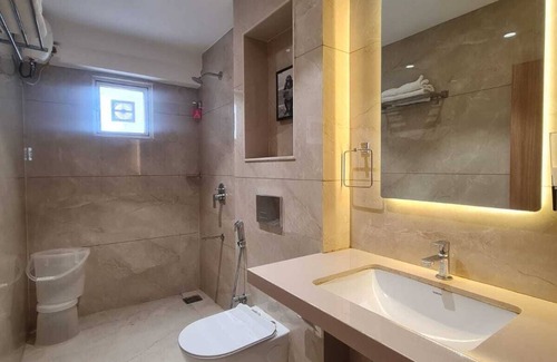 Surat Hotel | The Grand Murli Hotel, City Light Road, Surat