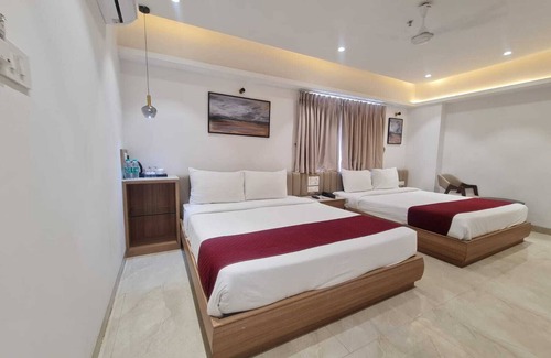 Surat Hotel | The Grand Murli Hotel, City Light Road, Surat