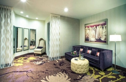 Reno House | The Grand Queen of Reno