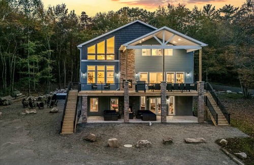 Lake Harmony Estates Villa | The Grand Splash Retreat -nSpacious 10BR,7B Brand New Villa